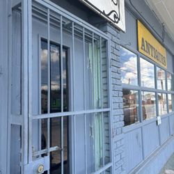 Lasting Impressions - Supposed to be open at 10:30am and it's 11:45am!