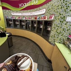 Menchie's Frozen Yogurt
