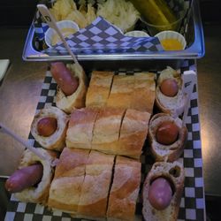L'Inox - Hot dog shareable platter. You get your choice of three doggies.