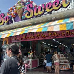 So Sweet - Disgusting candy shop with miserable employees
