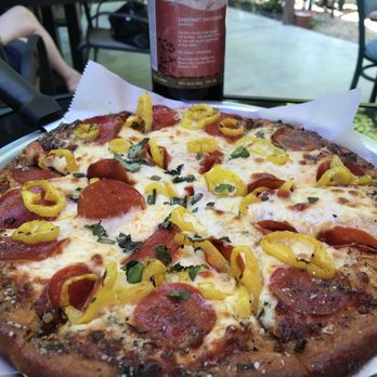 Benny Vino Urban Winery - Pizzas, style of crust similar to Pizza Hut - Wine Tasting Room Near Me - Geneva, Ohio