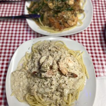 Win-Spuntino - Seafood Alfredo (bottom) and Lobster & Shrimp Creme - Italian Near Me - Honolulu, Hawaii