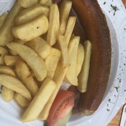 Quetschkommod - Currywurst mit Pommes
