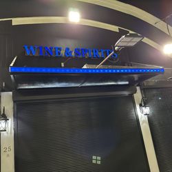 Chucks On The Avenue - Does this look open to you?