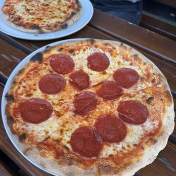 Pink Burgers - Salami Pizza - Burgers Near Me - Berlin, BE