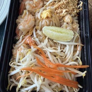 Chiang Mai Thai Kitchen - Pad Thai - Thai Near Me - Valley Village, California
