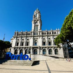 Avenida dos Aliados - City hall with Porto sign