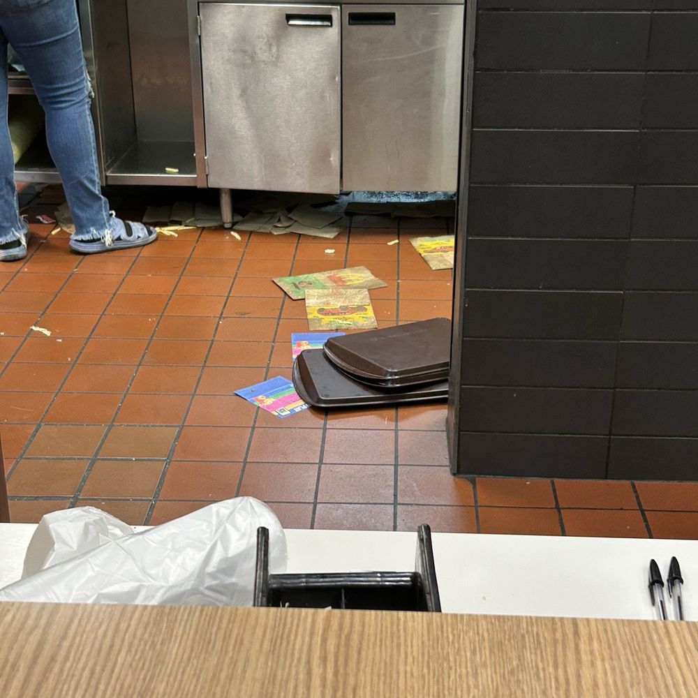 McDonald's - Filthy workplace - Fast Food Near Me - Rockport, Missouri