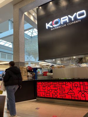 CF Carrefour Laval by null