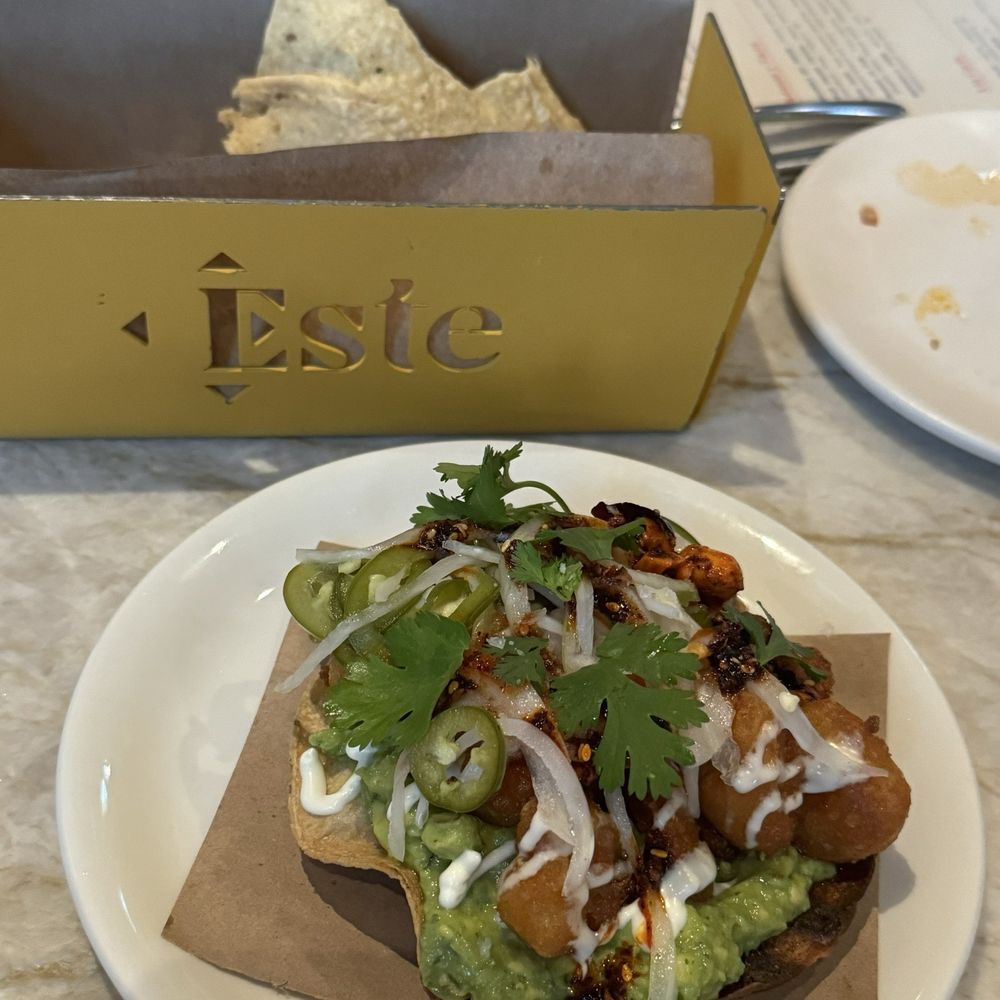Este - Seafood Near Me - Austin, Texas