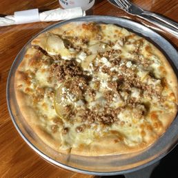 Apples in Italy Pizza