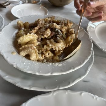 Broadmoor Restaurant - Italian Near Me - Lambertville, New Jersey