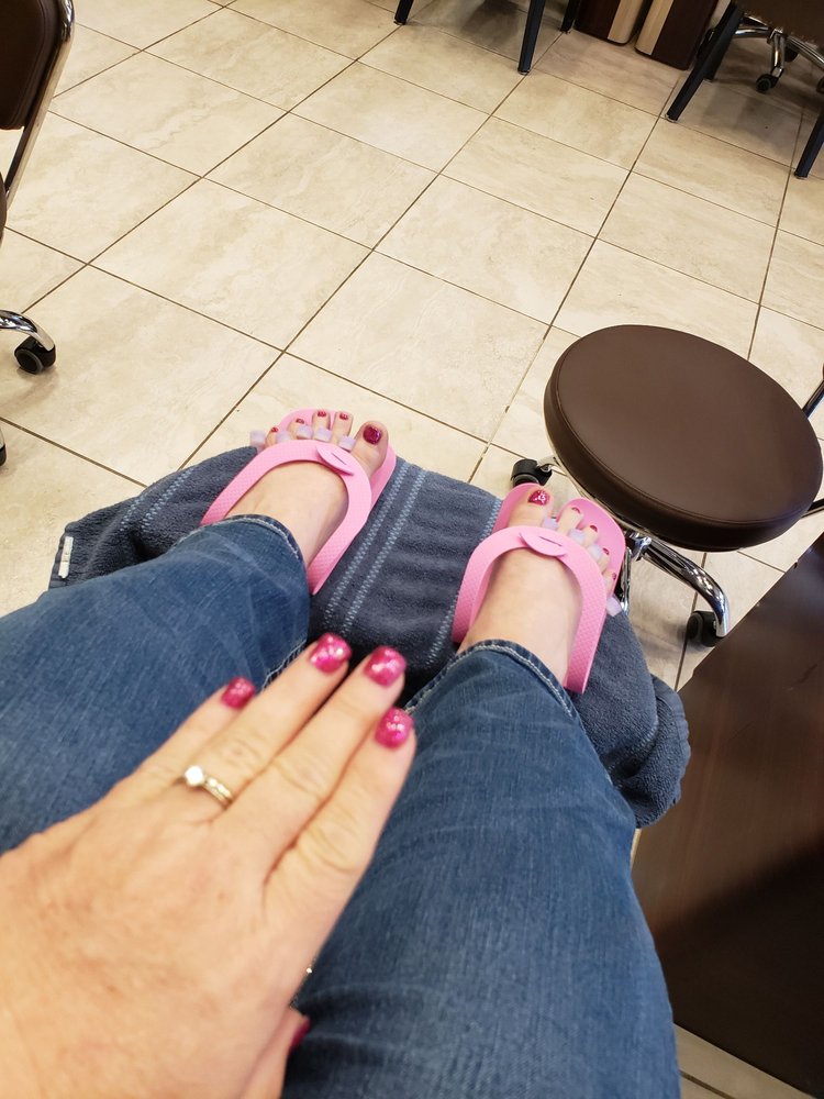 Rose Nails Logo