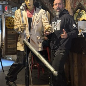 Joshua Tree Saloon - Husband and Elvis - Dive Bars Near Me - Joshua Tree, California Joshua Tree Saloon - Husband and Elvis - Dive Bars Near Me - Joshua Tree, California