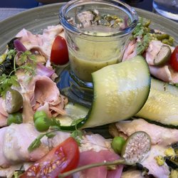 Le 3 - Salad with veal, large capers, peas, pistachios and a green gazpacho