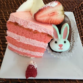 Tous Les Jours - Strawberry Cloud Cake slice - Bakeries Near Me - San Diego, California Tous Les Jours - Strawberry Cloud Cake slice - Bakeries Near Me - San Diego, California