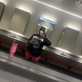 LA Fitness - Women's Locker Room - Gyms Near Me - Houston, Texas LA Fitness - Women's Locker Room - Gyms Near Me - Houston, Texas