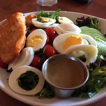 Le Papagayo - Cobb Salad with Salmon - Breakfast & Brunch Near Me - Encinitas, California