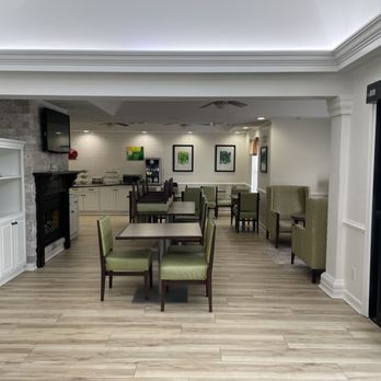 Quality Inn - Lobby / Breakfast Area - Hotels Near Me - Richmond, Kentucky