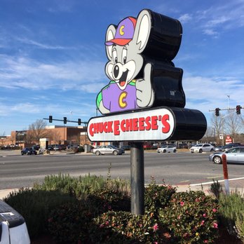 Chuck E. Cheese - Street signage - Pizza Near Me - Virginia Beach, Virginia
