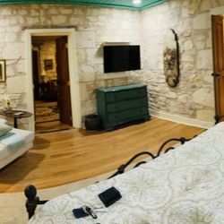 Behr House Bed & Breakfast - Interior room.