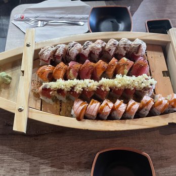 Sushi Gio - fire roll LOL THATS ALL I REMEMBER sushi in pic included salmon, tuna, shrimp tempura, crabmeat, avocados - Japanese Near Me - Mansfield, Texas Sushi Gio - fire roll LOL THATS ALL I REMEMBER sushi in pic included salmon, tuna, shrimp tempura, crabmeat, avocados - Japanese Near Me - Mansfield, Texas