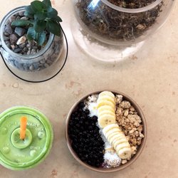 Goodwin's Organics Cafe - Açaí bowl and green energy juice... a m a z i n g! 10% first time customers