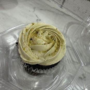 Carlo's Bakery - Chocolate pistachio - Bakeries Near Me - Las Vegas, Nevada