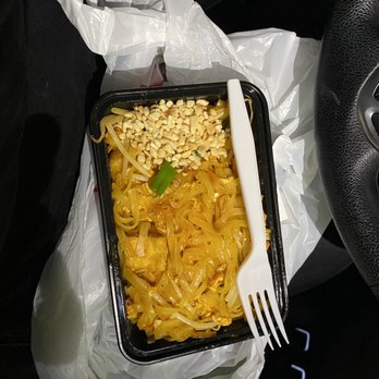 NoRa Asian Fresh - $11 Pad Thai - 9/30/2022 - Asian Fusion Near Me - El Mirage, Arizona