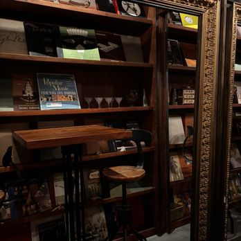 Tavern 157 - lovely ambiance - Lounges Near Me - Flushing, New York