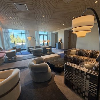 Limelight Mammoth - Lobby - Hotels Near Me - Mammoth Lakes, California
