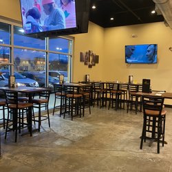 Shoku Sushi & Bar - Dining room in bar area