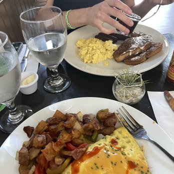 The Wayward Cafe - Omelet and French toast - Breakfast & Brunch Near Me - Seattle, Washington