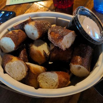 Detroit Fleat - Cinnamon Sugar Pretzels with Maple Bourbon Cream - Beer, Wine & Spirits Near Me - Ferndale, Michigan