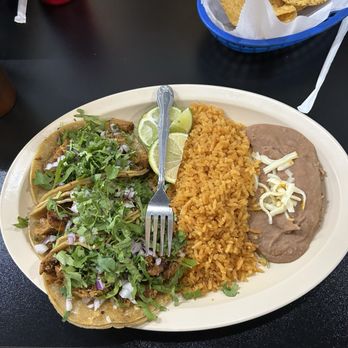 Restaurant Los Molcajetes - Three chicken tacos with cilantro and onions and rice and beans - Mexican Near Me - Chicago, Illinois Restaurant Los Molcajetes - Three chicken tacos with cilantro and onions and rice and beans - Mexican Near Me - Chicago, Illinois
