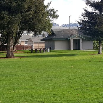Halcyon Park - Parks Near Me - San Leandro, California