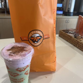La Monarca Bakery - Bakeries Near Me - Huntington Park, California