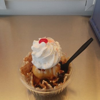 Twisters Ice Cream - salted caramel sundae in a waffle bowl - Ice Cream & Frozen Yogurt Near Me - Mystic, Connecticut