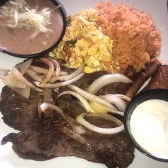 Pupusas Locas - Breakfest carne asada - Salvadoran Near Me - Covington, Washington