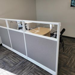 Office Furniture Eugene - Global brand Compile panels supporting a desk in an open office space.