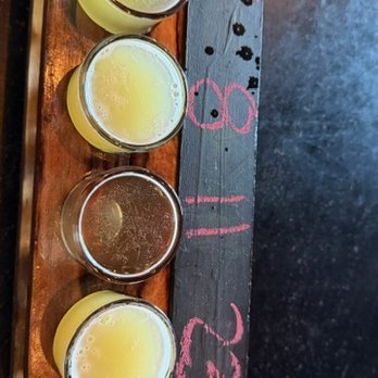 Evolve Brewing by Aces & Ales - flight - Beer Bar Near Me - Las Vegas, Nevada Evolve Brewing by Aces & Ales - flight - Beer Bar Near Me - Las Vegas, Nevada