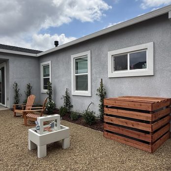 Green Valley Landscaping - Pea gravel, planter bed, and an AC unit cover. - Landscape Architects or Designers Near Me
