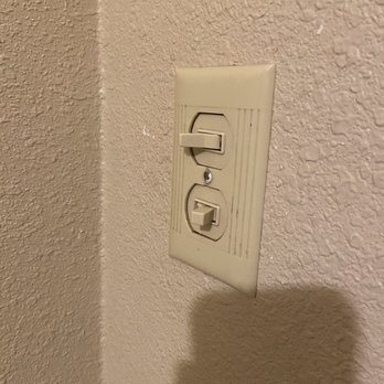 Robinhood Resort - Filthy bathroom switch (two bulbs burned out) - Big Bear Lake, CA