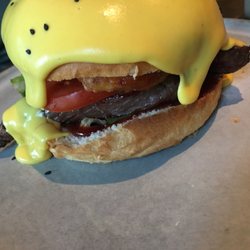 Cafe Kik - Burger med ostesovs