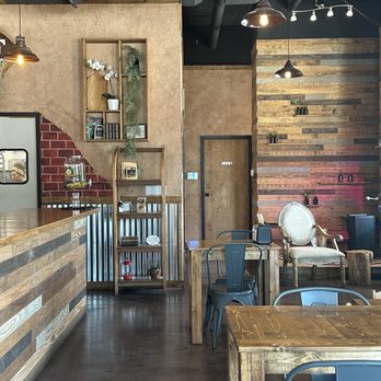 Ella Cafe - Cafes Near Me - Davie, Florida