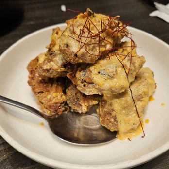 Yi Xin Cafe - Salted Egg Chicken Wings - Hong Kong Style Cafe Near Me - Honolulu, Hawaii