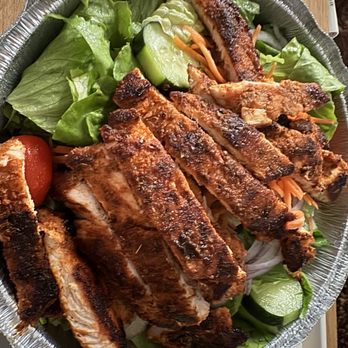 744 West Bar & Grill - 744 Garden with blackened chicken - American Near Me - West Haven, Connecticut 744 West Bar & Grill - 744 Garden with blackened chicken - American Near Me - West Haven, Connecticut