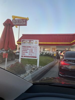 In-N-Out Burger by null