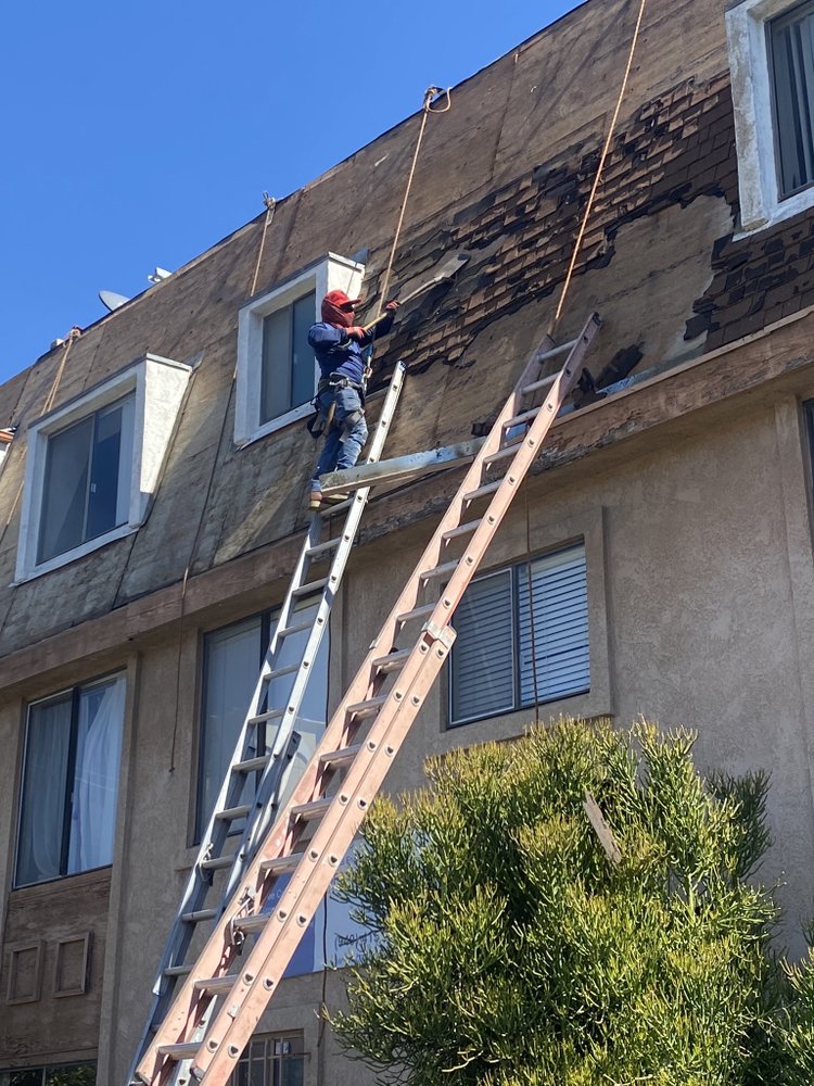 Slide of Avant Roofing