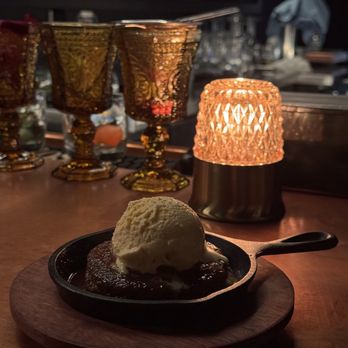 The Good Wolf - Toffee pudding - New American Near Me - Chicago, Illinois